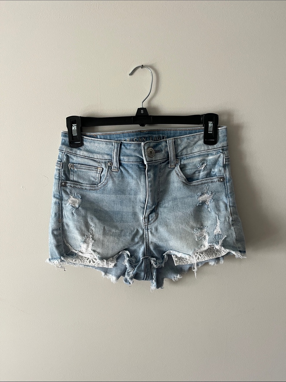 American Eagle Distressed Denim Boho Hi-Rise Shorts Crochet Lace Pocket Size 4